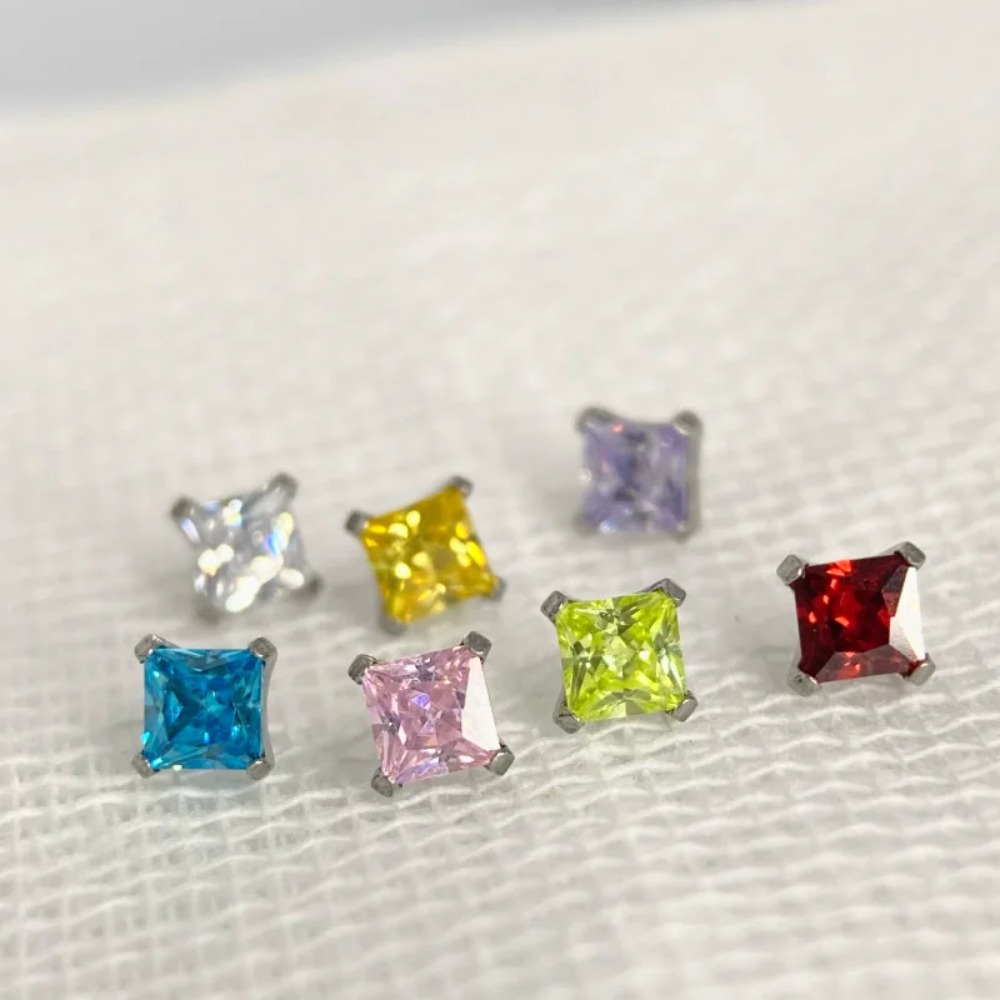 ASTM F136 Titanium Lip Piercin - Body Jewelry Internally Threaded 评论和价格