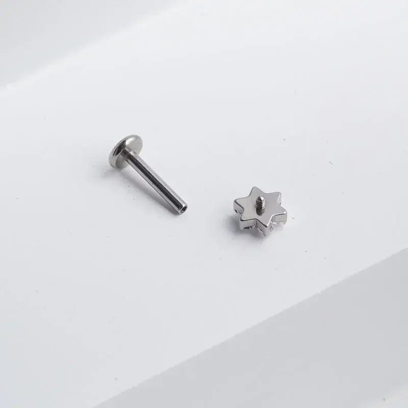 ASTM F136 Titanium Flower Pier - Body Jewelry Internally Threaded 评论和价格